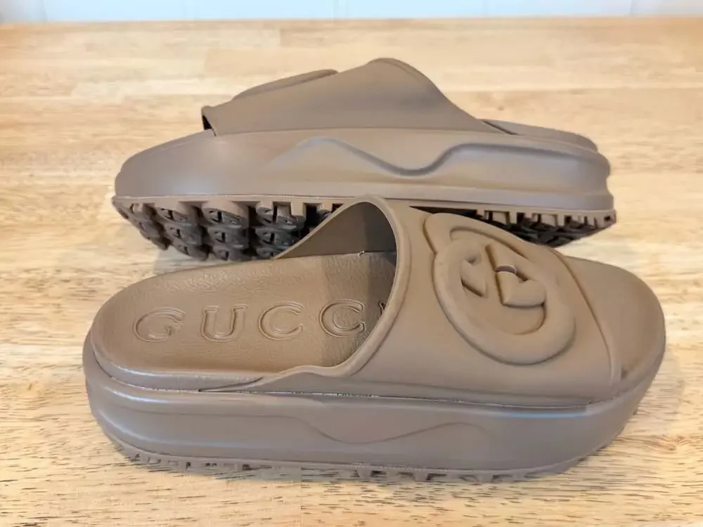 Gucci Interlocking G Logo Rubber Slides - Vintage Camel Size 8.5-9